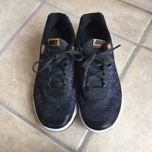 Nike Women's 8 Black and Gold Sneakers